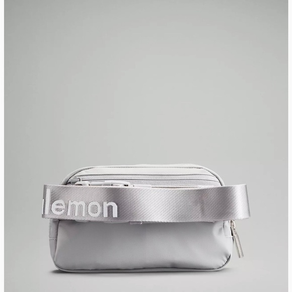 BNWT Lululemon Everywhere Belt Bag - Silverdrop with White logo on strap - Picture 2 of 5